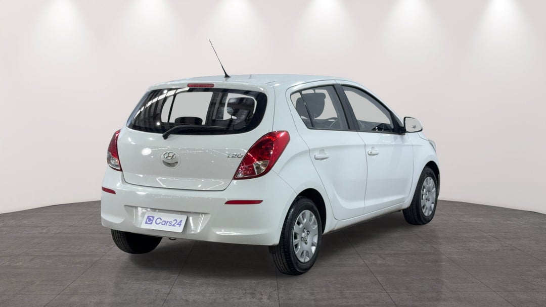 2015 Hyundai I20 Active, Automatic, 115762 km, Right Back Diagonal (45- Degree) View