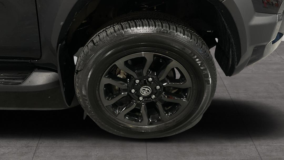 2024 Toyota Hilux Rogue 48v (4x4), Automatic, 9767 km, Right Front Wheel