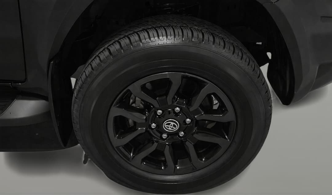 2024 Toyota Hilux Rogue 48v (4x4), Automatic, 9767 km, Right Front Wheel