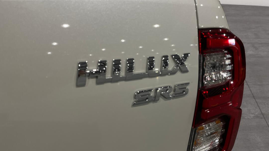 2022 Toyota Hilux Sr5 (4x4), Automatic, 31853 km, Badge (Boot Right Side)