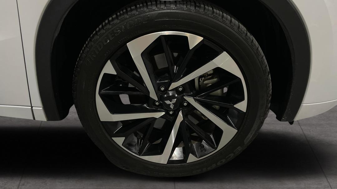 2024 Mitsubishi Outlander Exceed Tourer 7 Seat (AWD), Automatic, 31977 km, Right Front Wheel