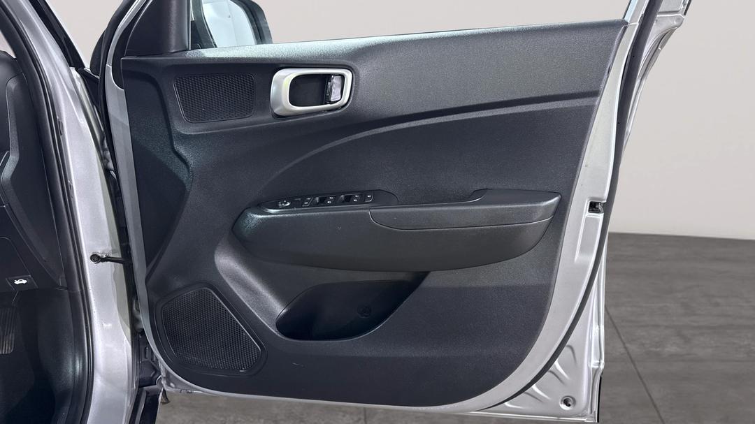 2025 Hyundai Venue Venue, Automatic, 23221 km, Speaker View
