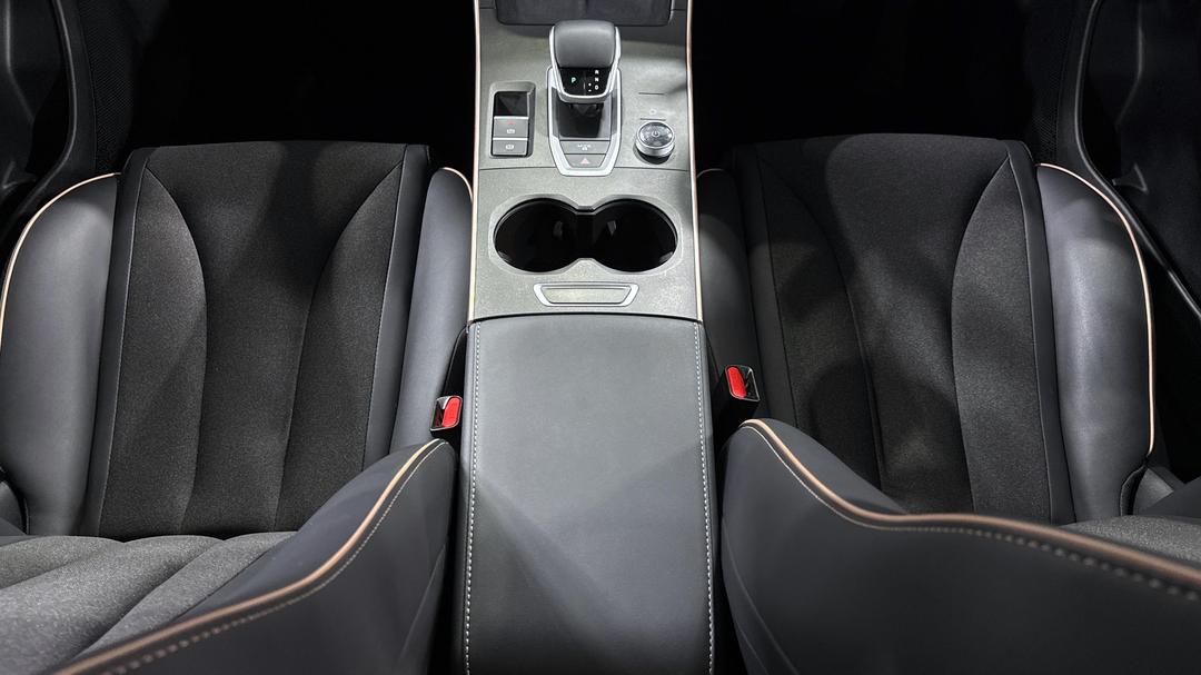 2024 Chery Omoda 5 Fx, Automatic, 18088 km, Center Console