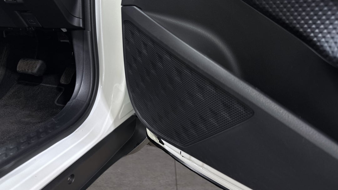 2019 Toyota C-HR (2WD), Automatic, 39020 km, Speaker View