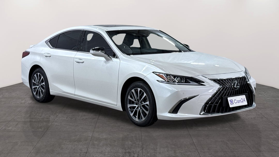 2023 Lexus Es300h Luxury (hybrid), Automatic, 15077 km, Right Front Diagonal (45- Degree) View