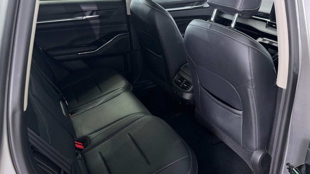 2021 GWM Haval H6 Ultra, Automatic, 64273 km, Right Side Rear Door Cabin View