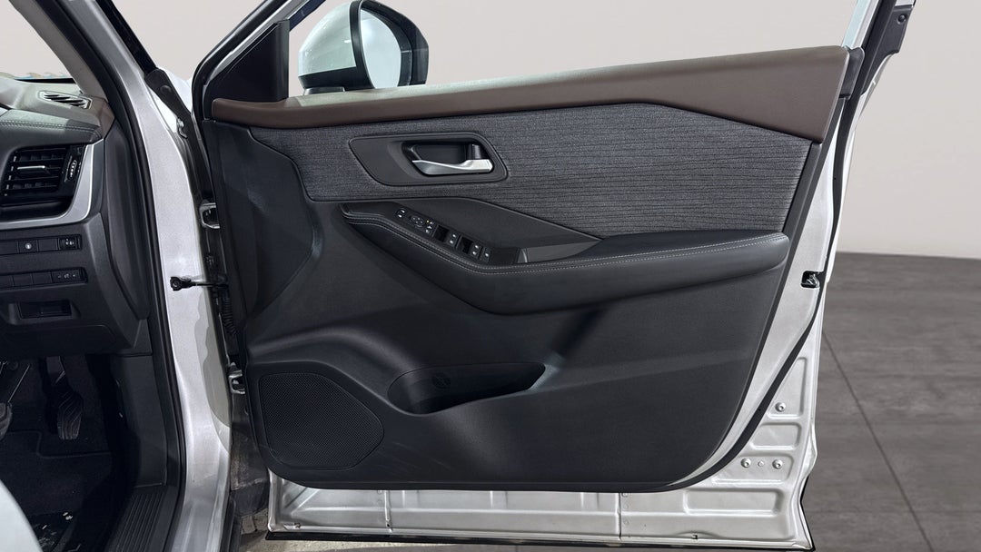 2025 Nissan X-trail St (2WD), Automatic, 23689 km, Speaker View