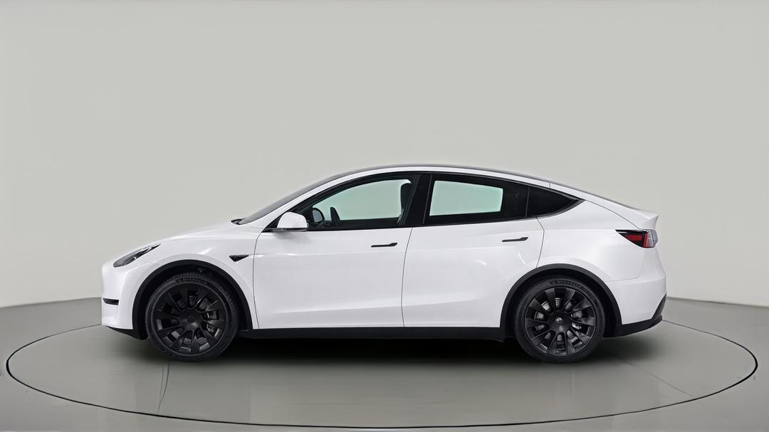 2024 Tesla Model Y Rear-wheel Drive, Automatic, 6383 km, Left Side View