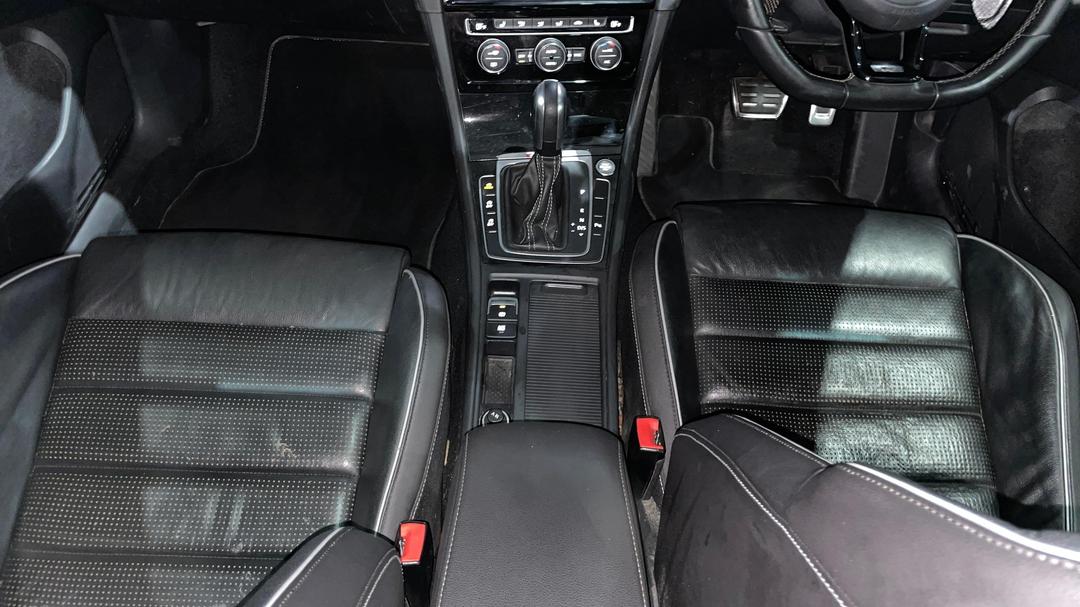 2019 Volkswagen Golf R, Automatic, 115230 km, Center Console