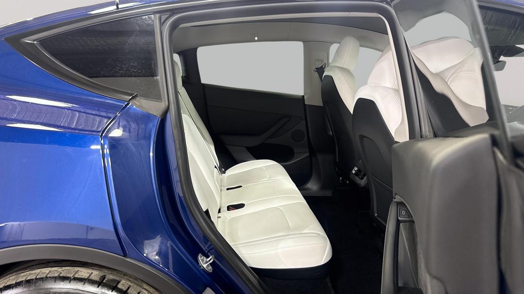 2023 Tesla Model Y Rear-wheel Drive, Automatic, 21248 km, Right Side Rear Door Cabin View