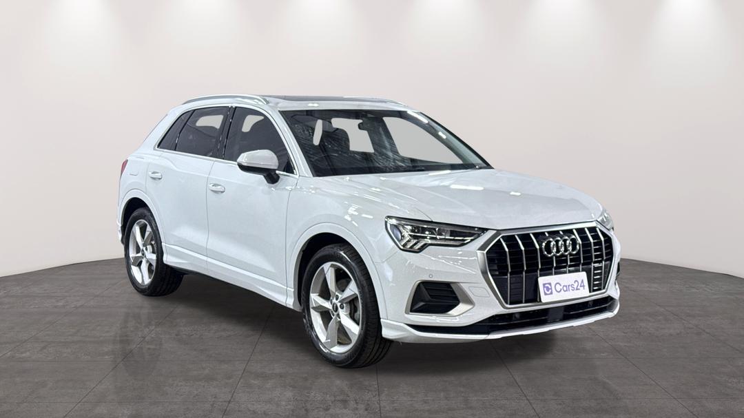 2020 Audi Q3 35 Tfsi, Automatic, 38440 km, Right Front Diagonal (45- Degree) View