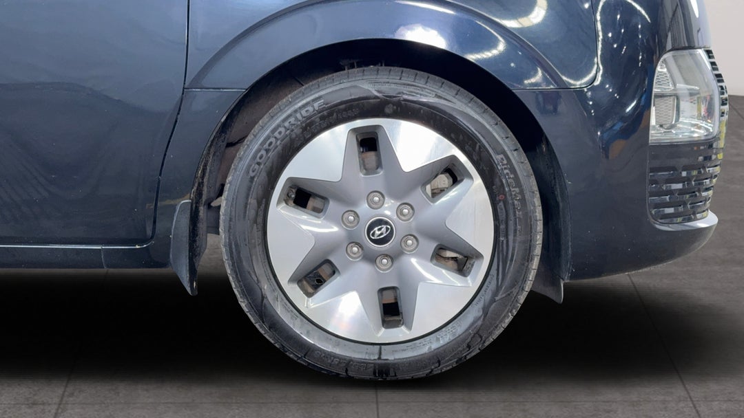 2021 Hyundai Staria Staria, Automatic, 88061 km, Right Front Wheel