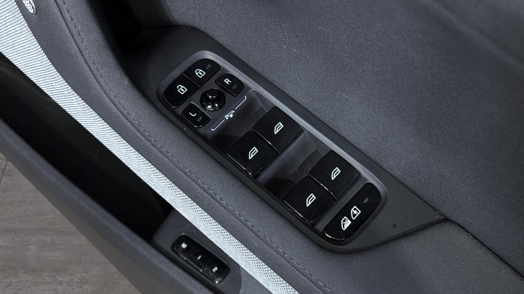 2022 Polestar 2 Long Range Single Motor 78kwh, Automatic, 39471 km, Drivers Side Door Panel Controls