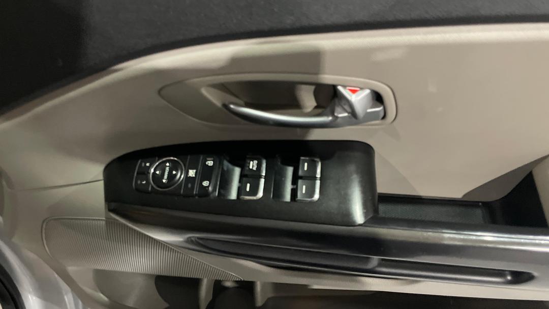 2019 Kia Carnival S, Automatic, 61471 km, Drivers Side Door Panel Controls