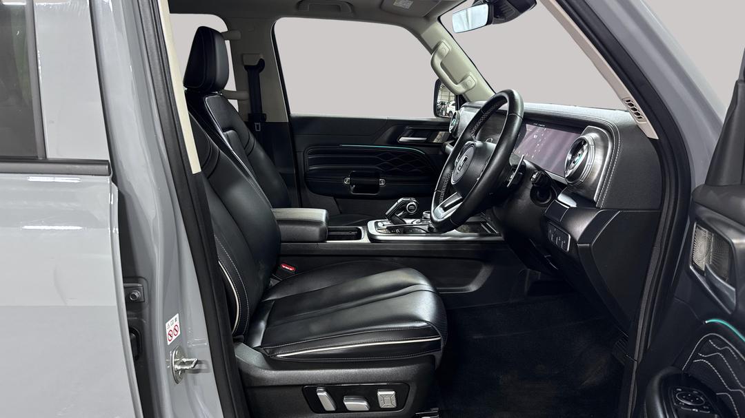2025 GWM Tank 300 Ultra Diesel, Automatic, 27304 km, Right Side Front Door Cabin View
