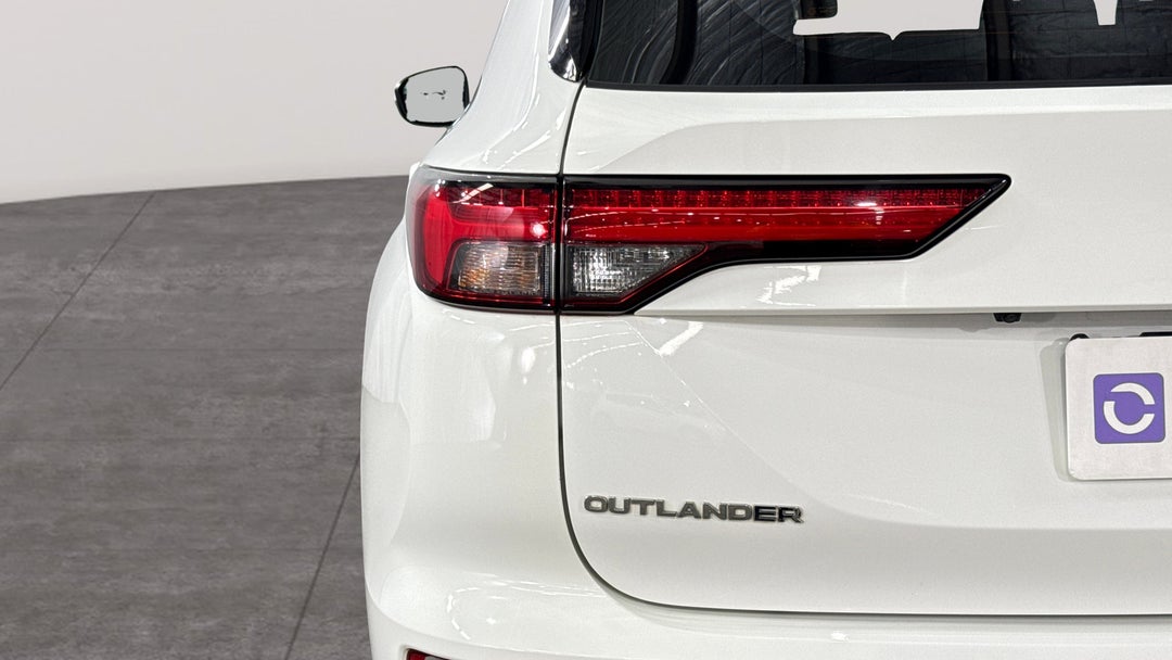 2023 Mitsubishi Outlander Es 7 Seat (2WD), Automatic, 51642 km, Badge (Boot Left Side)