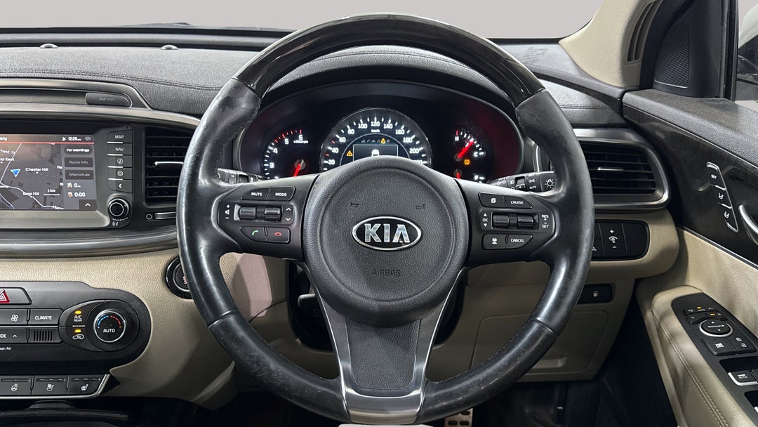 2016 Kia Sorento Platinum (4x4), Automatic, 138085 km, Steering Wheel Close-up