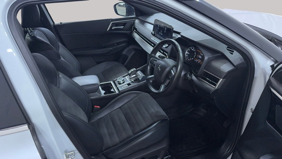 2023 Mitsubishi Outlander Ls Black Edition 7 Seat (2WD), Automatic, 24126 km, Right Side Front Door Cabin View