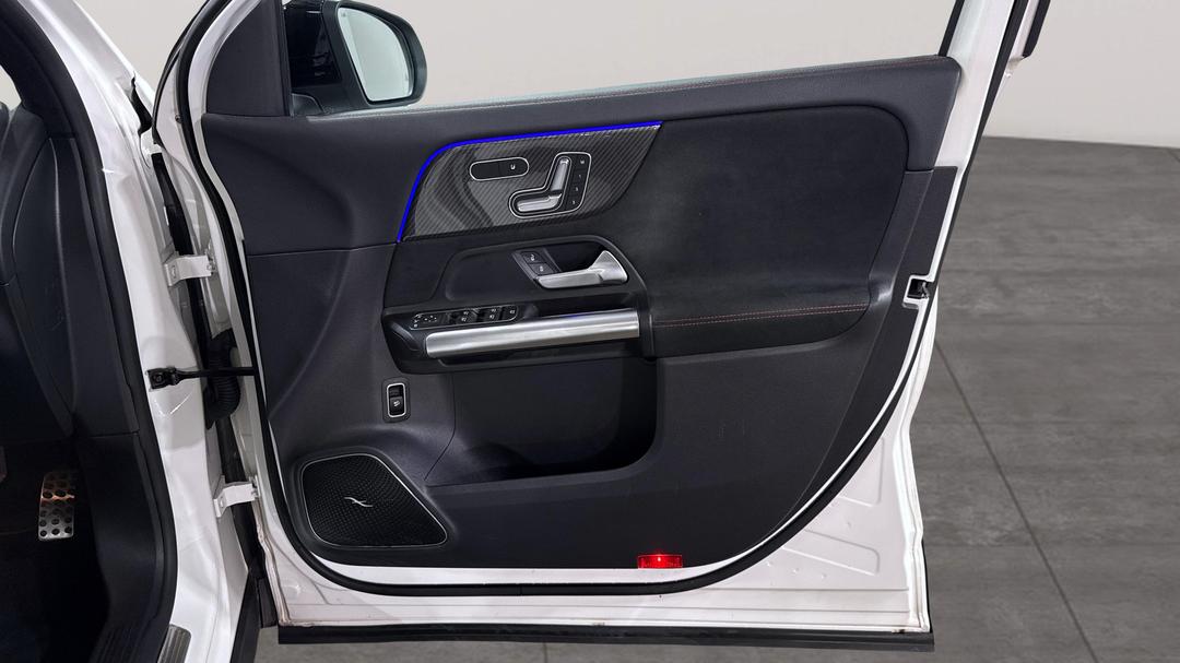 2020 Mercedes-benz GLA 200, Automatic, 72379 km, Speaker View