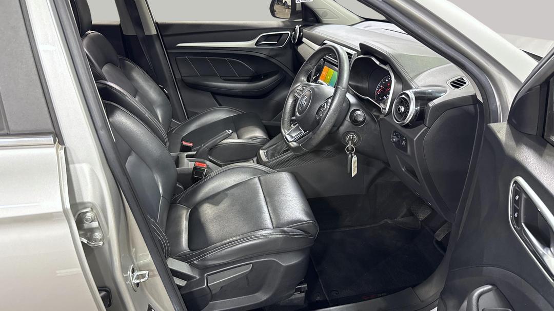 2019 MG ZS Excite Plus, Automatic, 63751 km, Right Side Front Door Cabin View