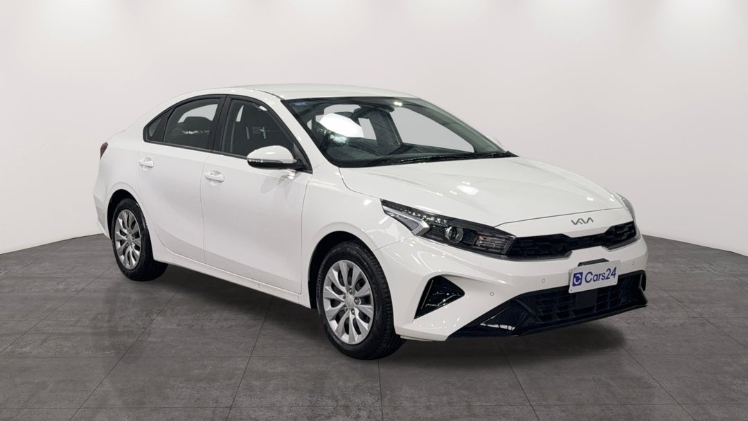 2024 Kia Cerato S, Automatic, 15084 km, Right Front Diagonal (45- Degree) View