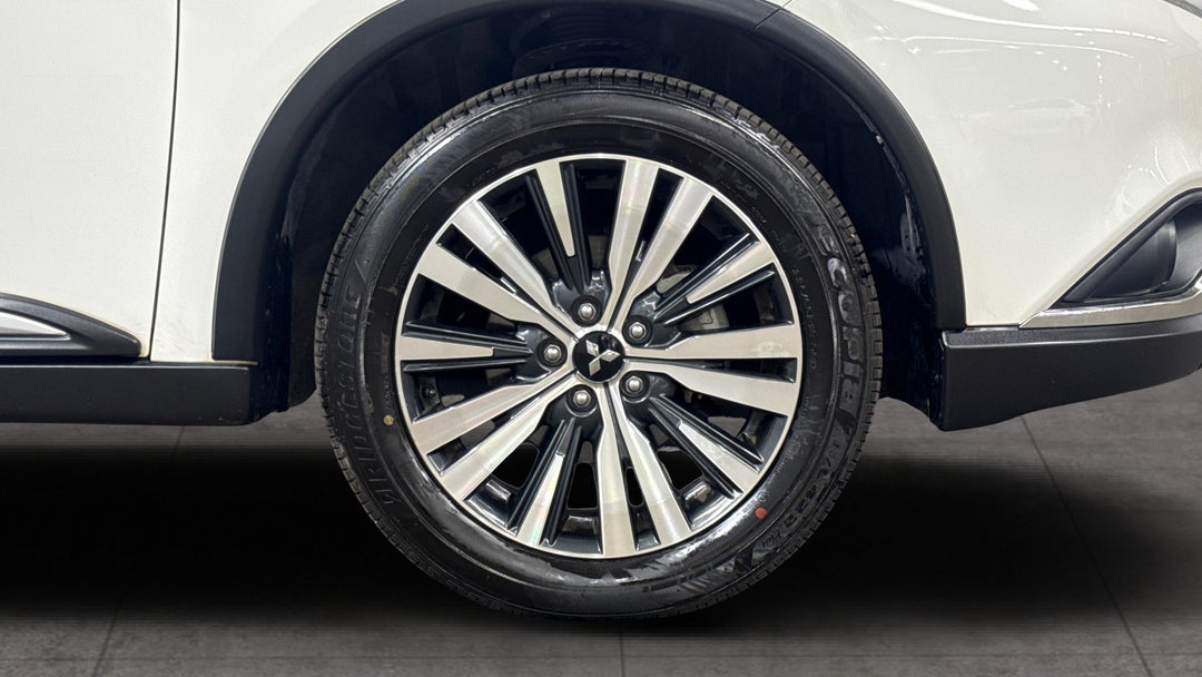 2020 Mitsubishi Outlander Ls 7 Seat (2WD), Automatic, 62579 km, Right Front Wheel