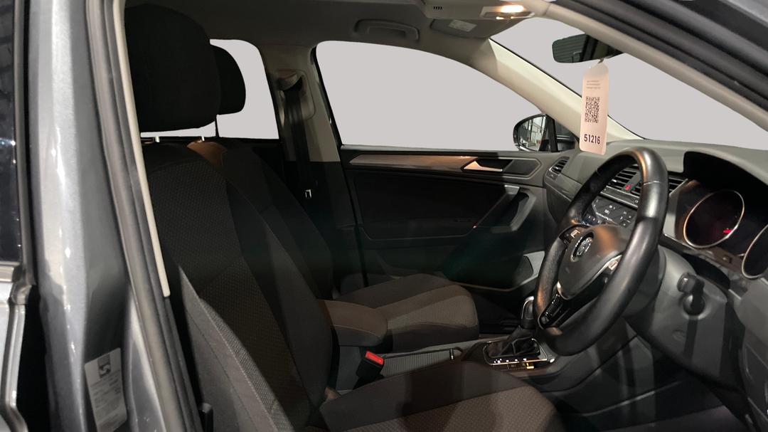 2019 Volkswagen Tiguan Allspace 110 Tsi Comfortline, Automatic, 83390 km, Right Side Front Door Cabin View