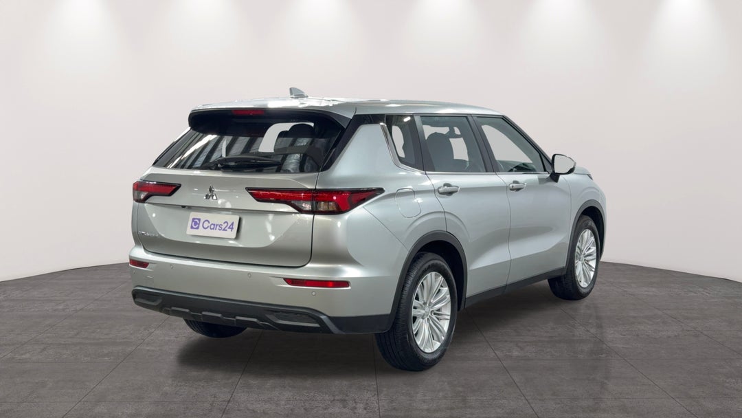 Right Back Diagonal (45- Degree) View