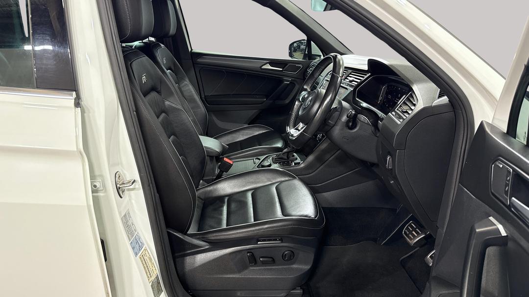 2020 Volkswagen Tiguan 162 Tsi Highline, Automatic, 53180 km, Right Side Front Door Cabin View