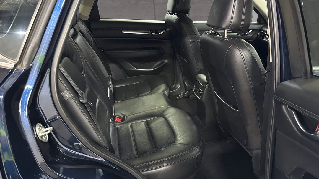 2017 Mazda CX-5 Gt (4x4), Automatic, 70006 km, Right Side Rear Door Cabin View