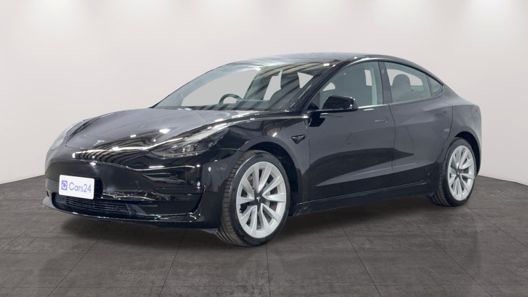 2021 Tesla Model 3 Standard Range Plus RWD, Automatic, 28430 km, Left Front Diagonal (45- Degree) View