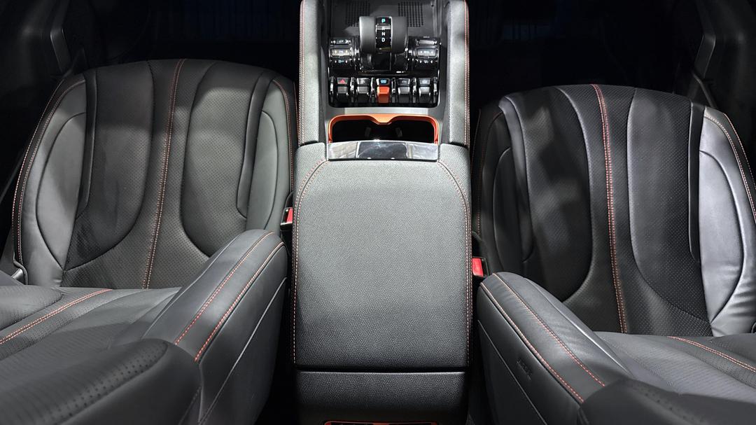 2025 Byd Shark 6 Dual Motor Premium, Automatic, 19659 km, Center Console