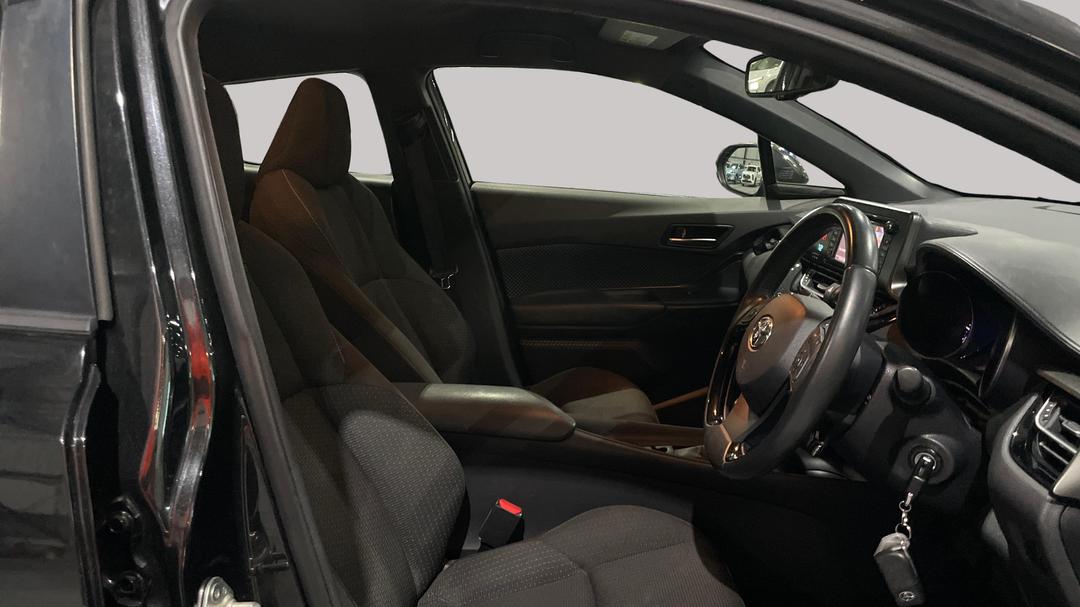2018 Toyota C-HR (2WD), Automatic, 82458 km, Right Side Front Door Cabin View