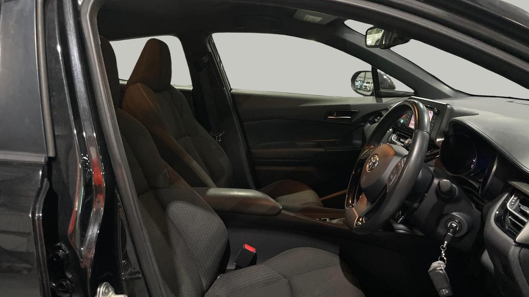 2018 Toyota C-HR (2WD), Automatic, 82458 km, Right Side Front Door Cabin View