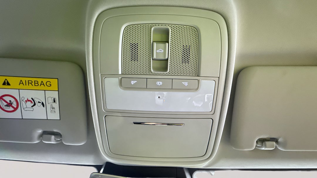 2024 MG Mg5 Essence, Automatic, 8742 km, On-Roof Controls/Sunglass holder