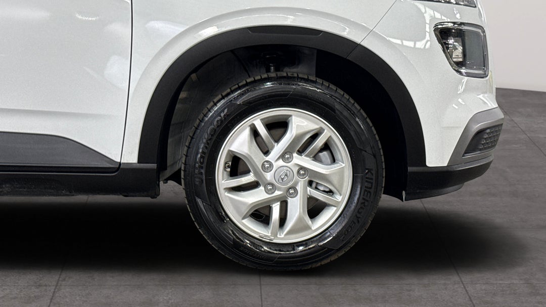 2024 Hyundai Venue Venue, Automatic, 3624 km, Right Front Wheel