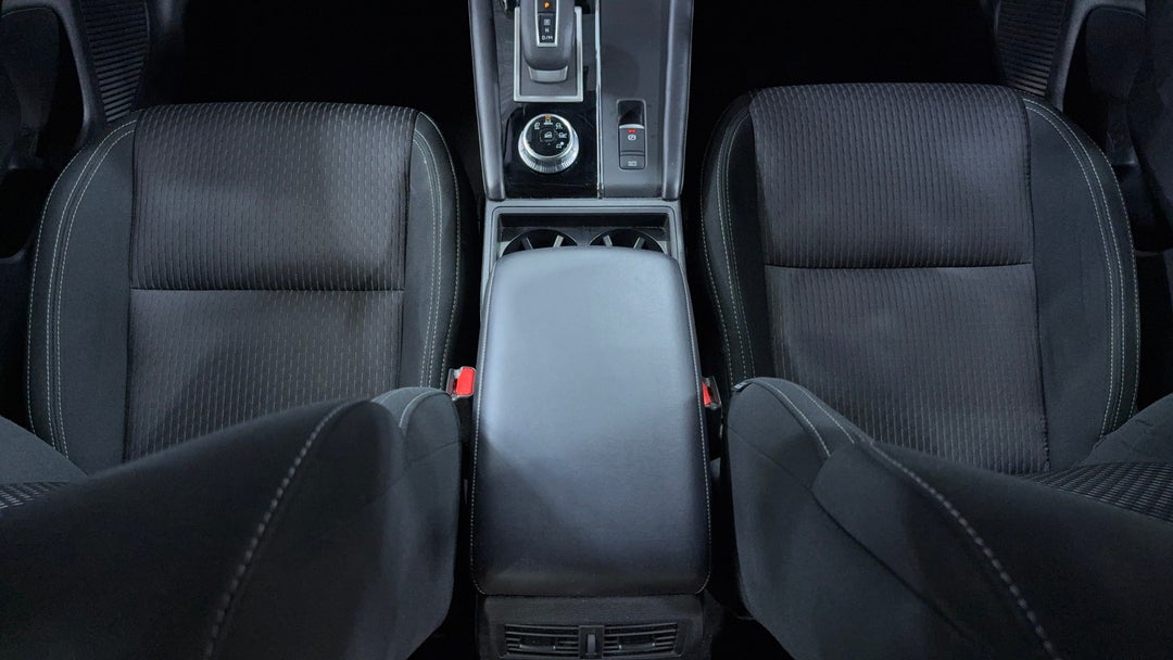 2024 Mitsubishi Outlander Es 7 Seat (2WD), Automatic, 51622 km, Center Console