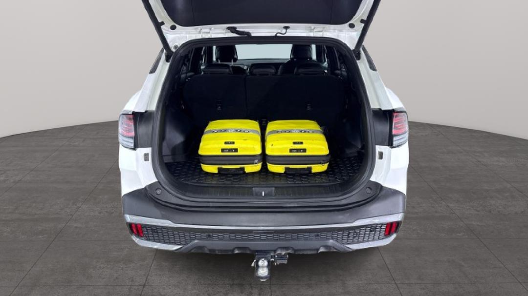 2022 Kia Sportage Gt-line (AWD), Automatic, 48881 km, Boot Inside View with Luggage