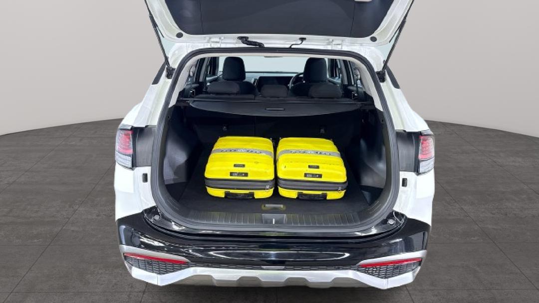 2022 Kia Sportage Sx (FWD), Automatic, 36303 km, Boot Inside View with Luggage