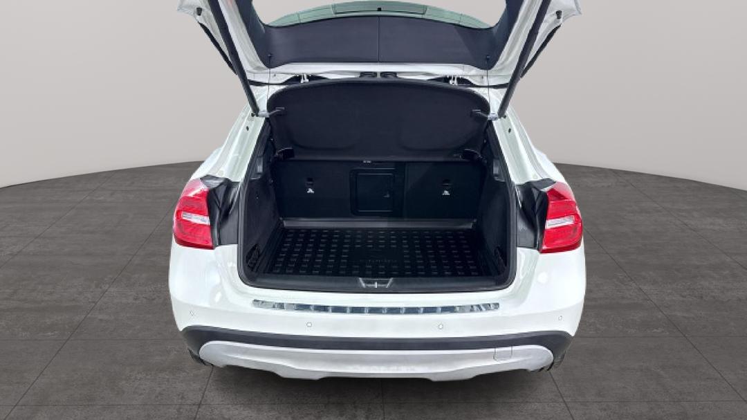 2016 Mercedes-benz GLA 180, Automatic, 90592 km, Boot Inside View