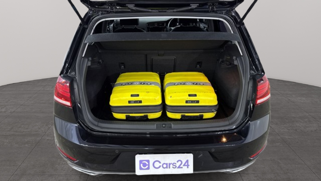 2018 Volkswagen Golf 110 Tsi Highline, Automatic, 85919 km, Boot Inside View with Luggage
