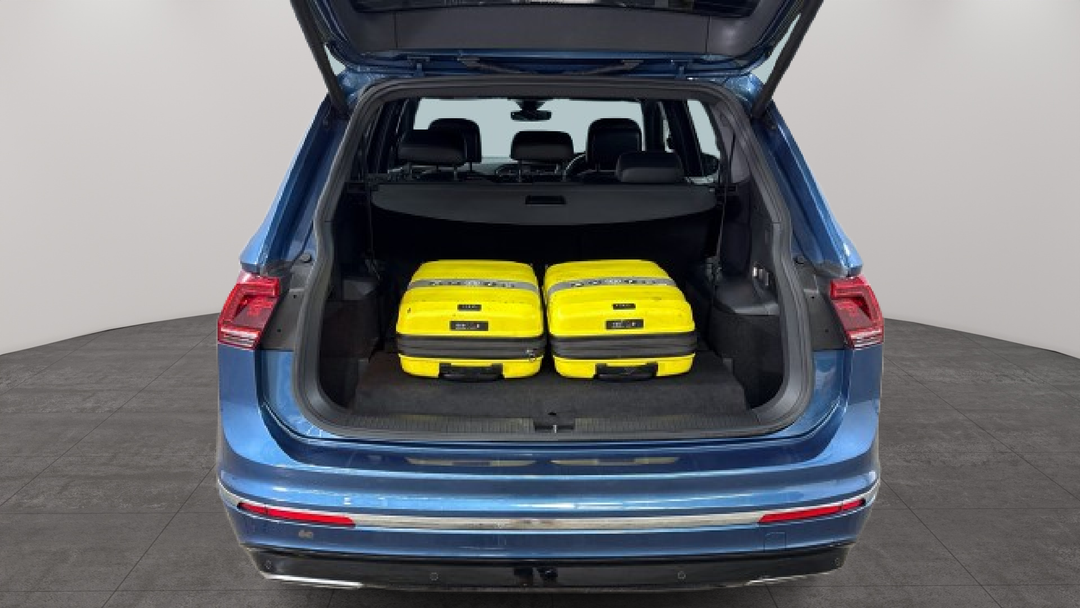 2018 Volkswagen Tiguan Allspace 162 Tsi Highline, Automatic, 82568 km, Boot Inside View with Luggage