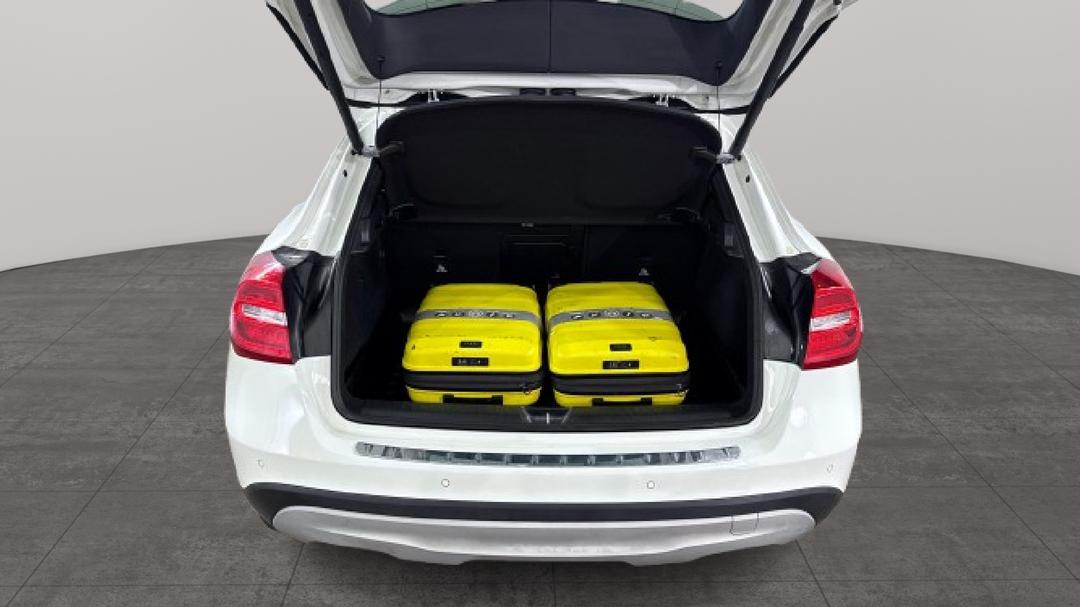 2016 Mercedes-benz GLA 180, Automatic, 90592 km, Boot Inside View with Luggage