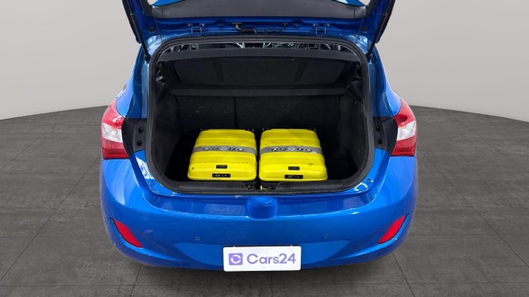 2016 Hyundai i30 Active X, Manual, 74462 km, Boot Inside View with Luggage