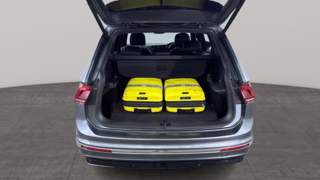 2018 Volkswagen Tiguan Allspace 162 Tsi Highline, Automatic, 148451 km, Boot Inside View with Luggage