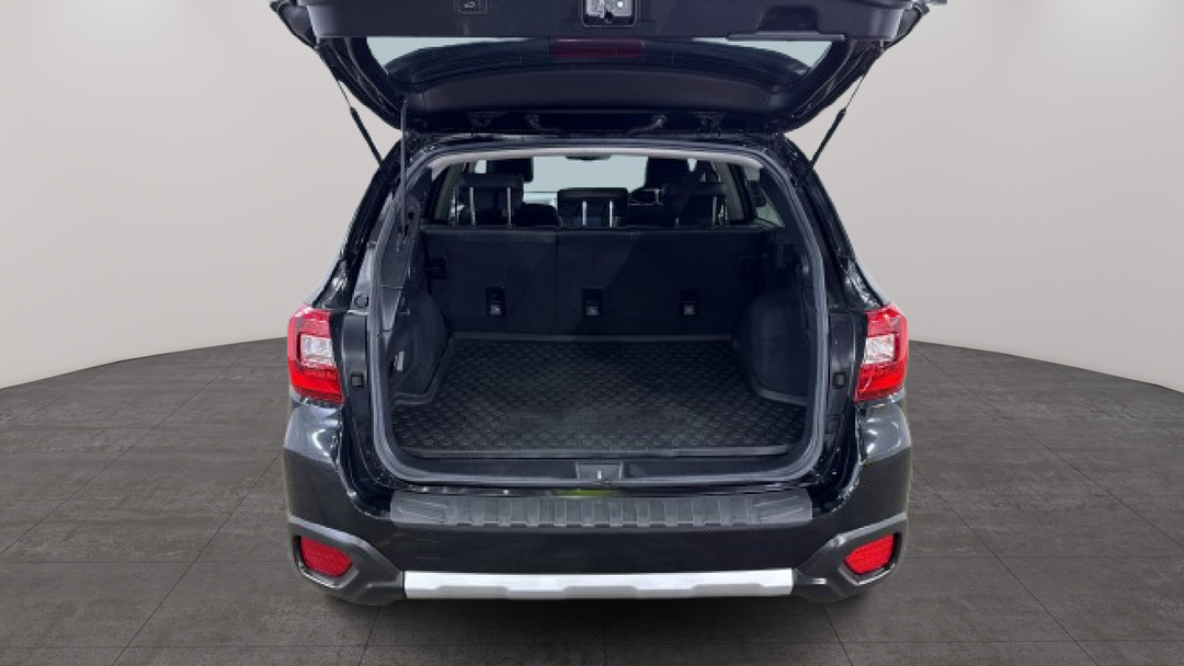 2016 Subaru Outback 2.5i Premium AWD, Automatic, 118627 km, Boot Inside View