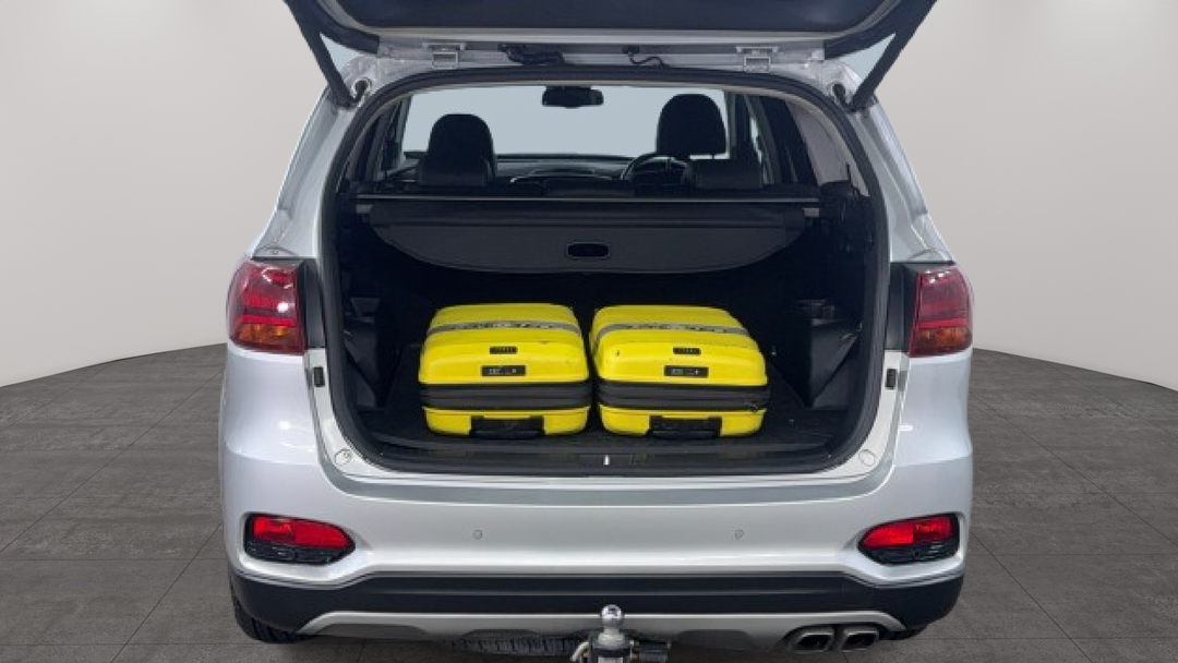 2019 Kia Sorento Gt-line (4x4), Automatic, 52068 km, Boot Inside View with Luggage