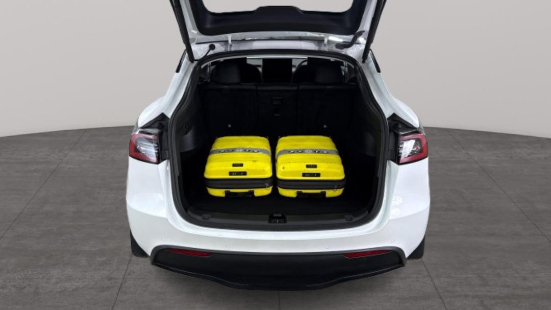 2022 Tesla Model Y Rear-wheel Drive, Automatic, 38164 km, Boot Inside View with Luggage