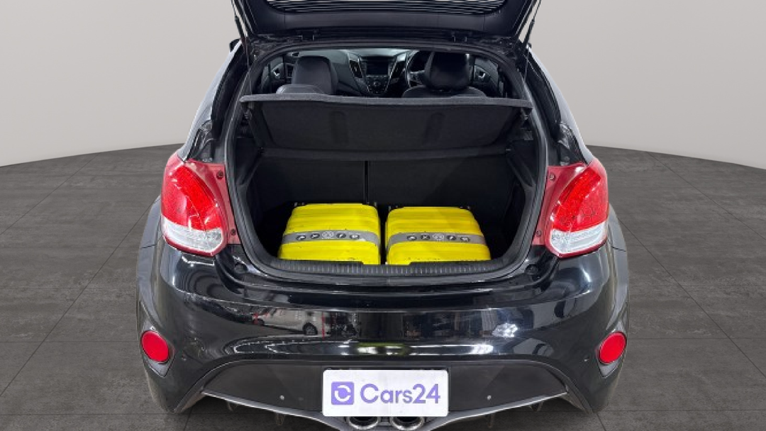 2015 Hyundai Veloster Sr Turbo, Automatic, 83696 km, Boot Inside View with Luggage