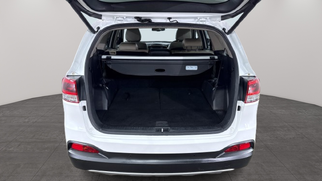 2016 Kia Sorento Platinum (4x4), Automatic, 138085 km, Boot Inside View